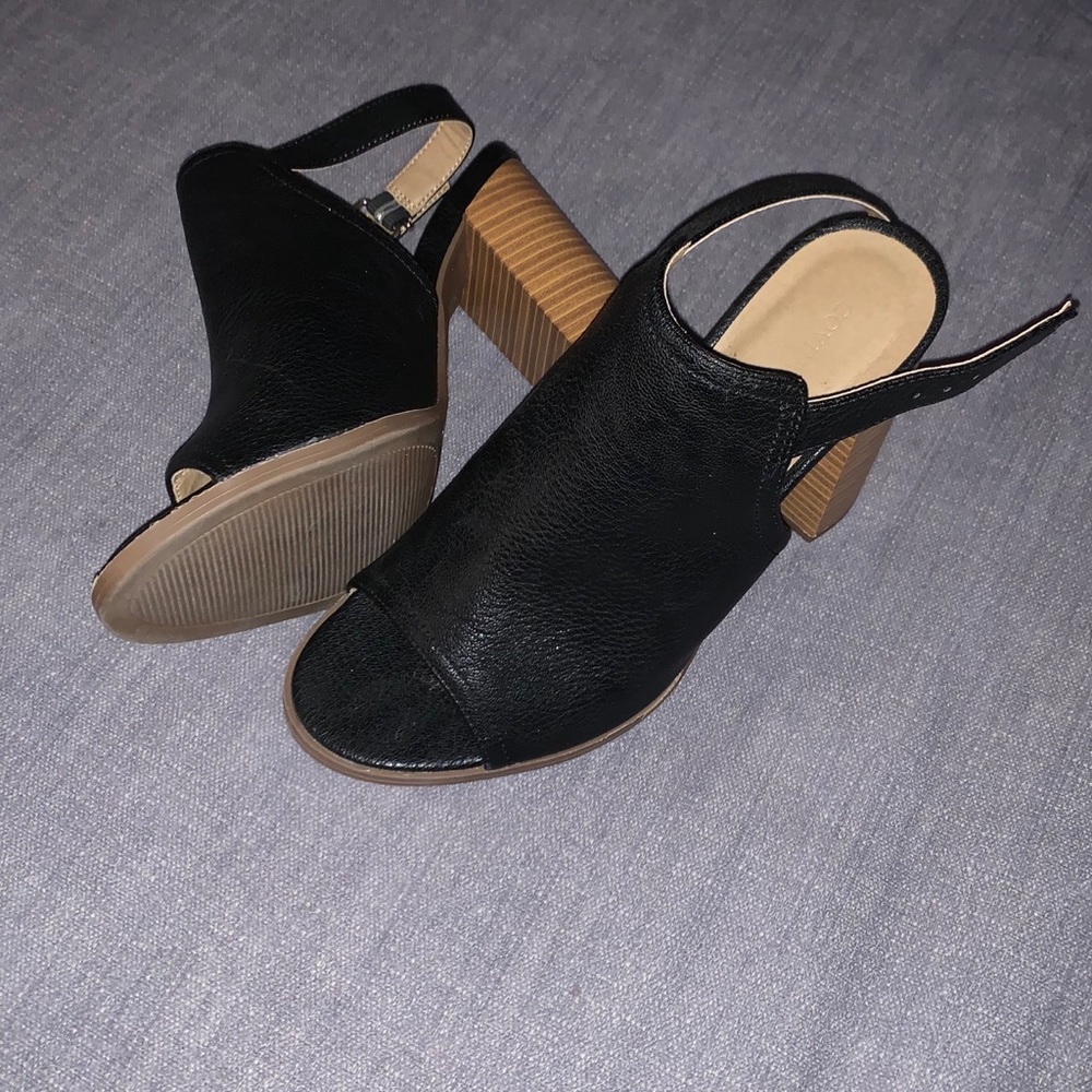 Open toe chunky heel